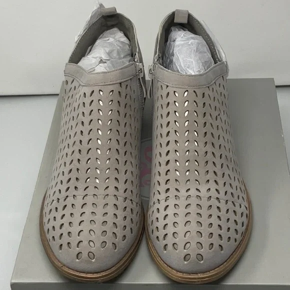 NIB women’s Bella Cara Gray ankle boots, size 9 - Picture 2 of 7